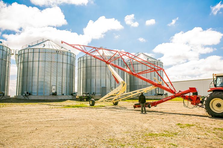 Farm King 13114 Swing Auger